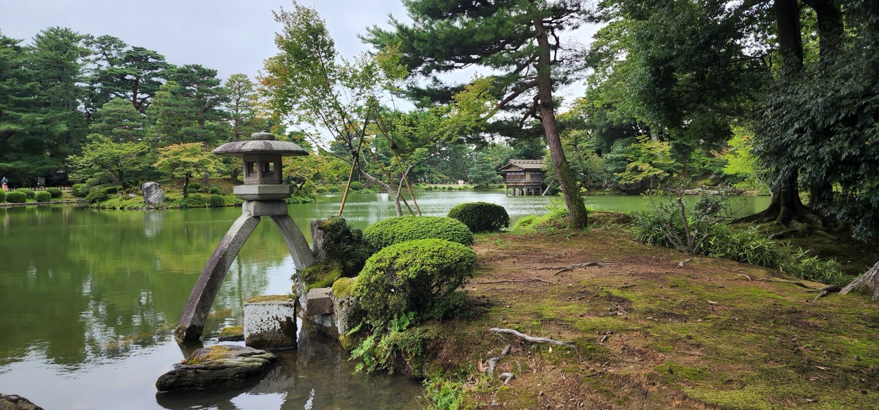 Kenrokuen garden - one of the top Kanazawa attractions